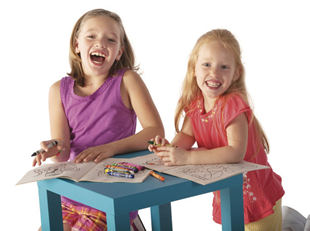 2-girls-drawing-and-smiling